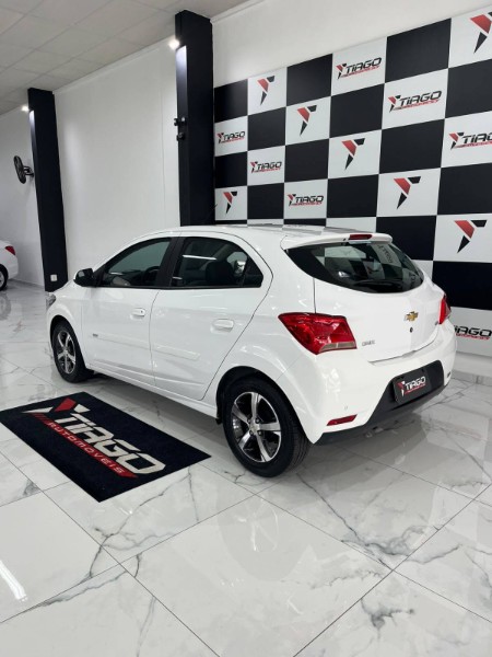 CHEVROLET ONIX 1.4 LTZ 2018/2018 TIAGO AUTOMÓVEIS VENÂNCIO AIRES / Carros no Vale