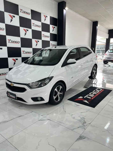 CHEVROLET ONIX 1.4 LTZ 2018/2018 TIAGO AUTOMÓVEIS VENÂNCIO AIRES / Carros no Vale