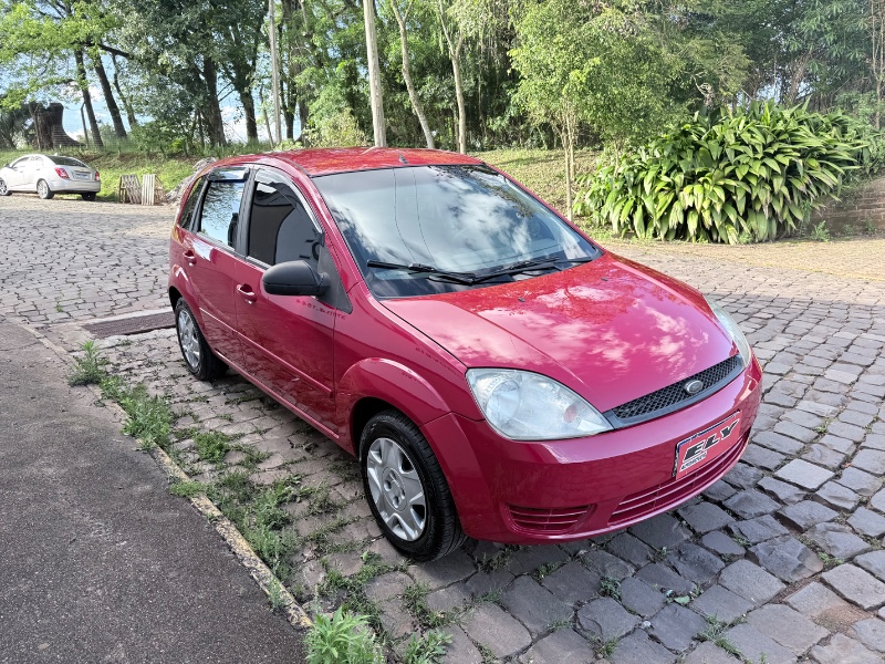 FORD FIESTA 1.0 2004/2004 ELY AUTOMÓVEIS LAJEADO / Carros no Vale