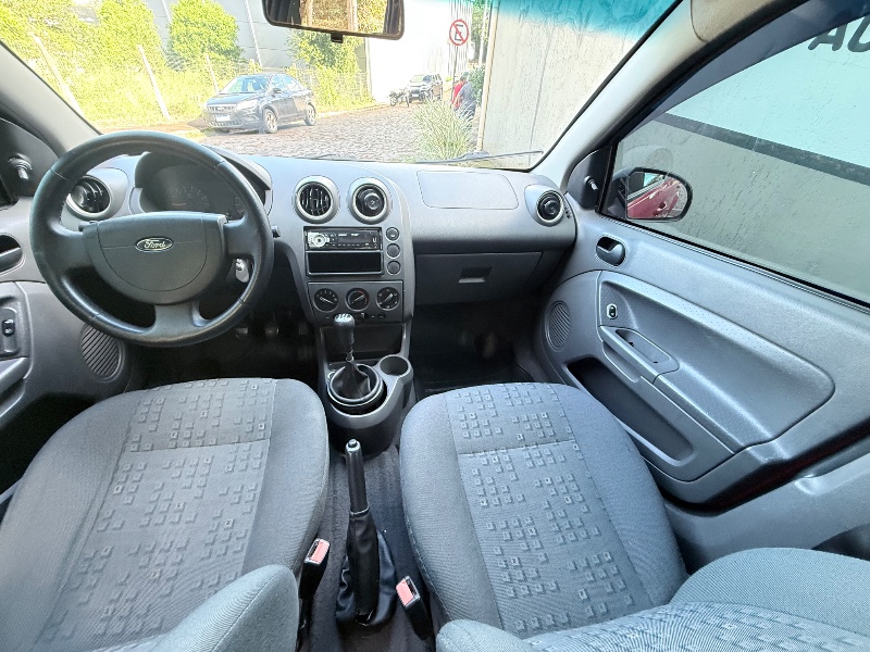 FORD FIESTA 1.0 2004/2004 ELY AUTOMÓVEIS LAJEADO / Carros no Vale
