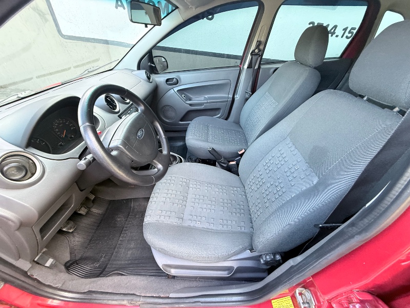FORD FIESTA 1.0 2004/2004 ELY AUTOMÓVEIS LAJEADO / Carros no Vale