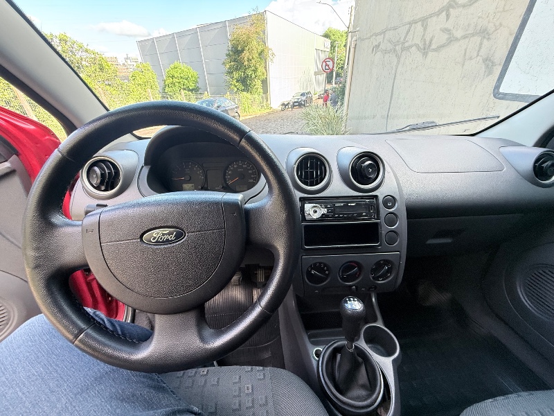 FORD FIESTA 1.0 2004/2004 ELY AUTOMÓVEIS LAJEADO / Carros no Vale