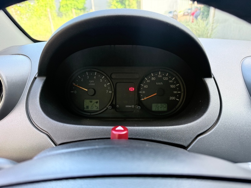 FORD FIESTA 1.0 2004/2004 ELY AUTOMÓVEIS LAJEADO / Carros no Vale