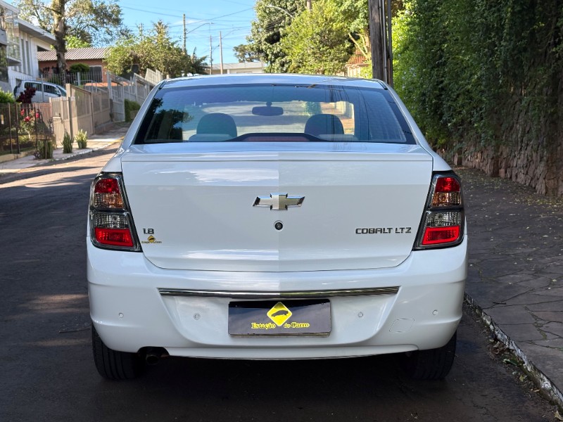 CHEVROLET COBALT LTZ 1.8 8V ECONO.FLEX 4P MEC. 2013/2014 ESTAÇÃO DO CARRO ESTRELA / Carros no Vale