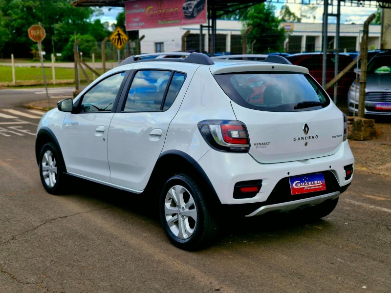 RENAULT SANDERO 1.6 STEPWAY 16V FLEX 4P MANUAL 2015/2015 CRUZEIRO MULTIMARCAS CRUZEIRO DO SUL / Carros no Vale