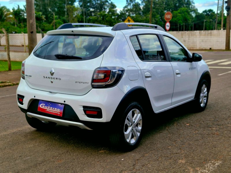RENAULT SANDERO 1.6 STEPWAY 16V FLEX 4P MANUAL 2015/2015 CRUZEIRO MULTIMARCAS CRUZEIRO DO SUL / Carros no Vale