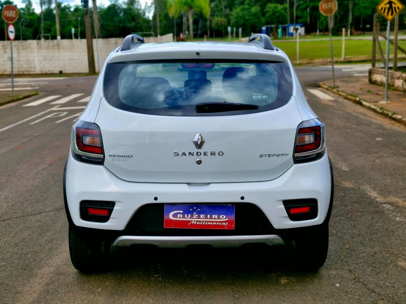 RENAULT SANDERO 1.6 STEPWAY 16V FLEX 4P MANUAL 2015/2015 CRUZEIRO MULTIMARCAS CRUZEIRO DO SUL / Carros no Vale
