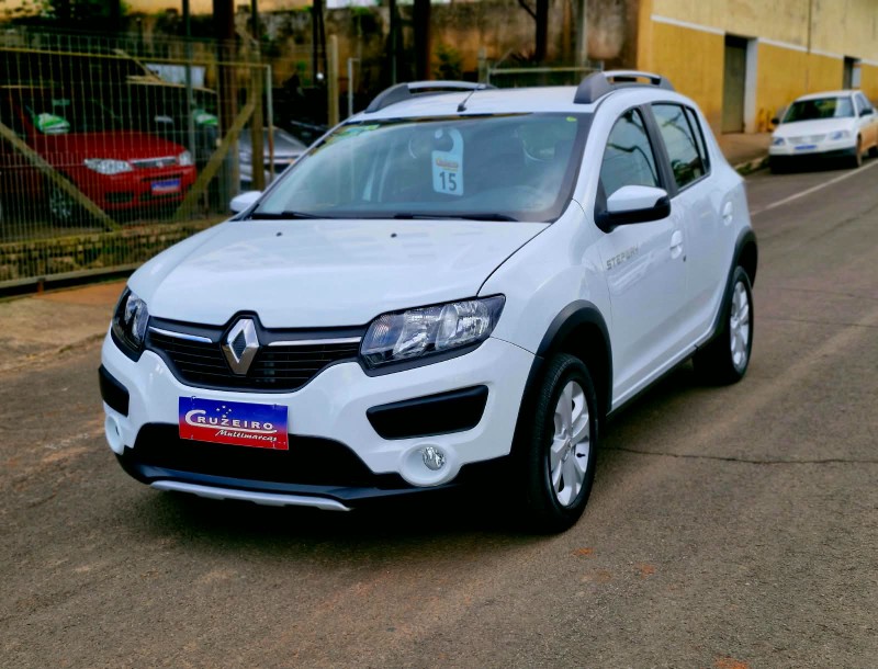 RENAULT SANDERO 1.6 STEPWAY 16V FLEX 4P MANUAL 2015/2015 CRUZEIRO MULTIMARCAS CRUZEIRO DO SUL / Carros no Vale