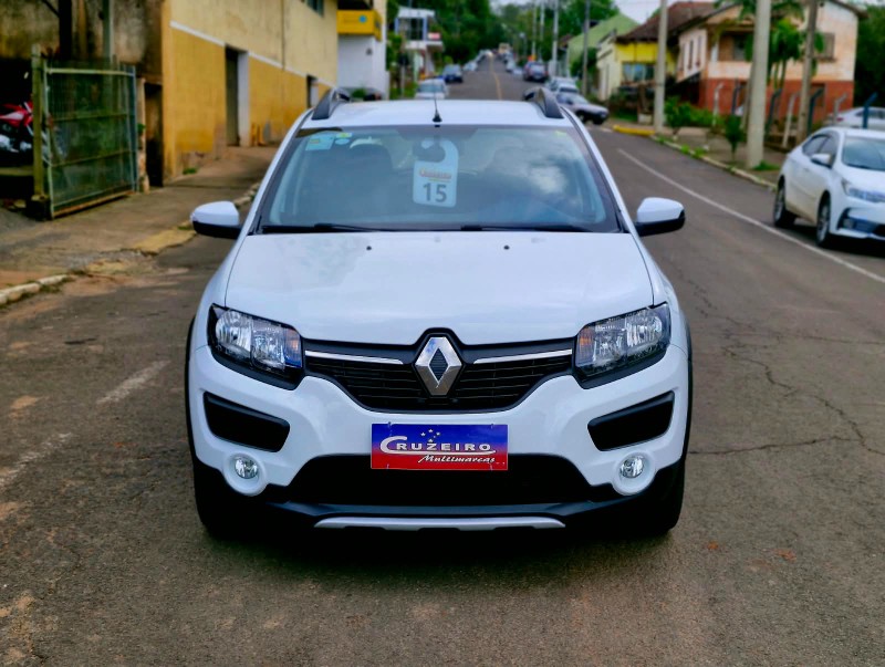 RENAULT SANDERO 1.6 STEPWAY 16V FLEX 4P MANUAL 2015/2015 CRUZEIRO MULTIMARCAS CRUZEIRO DO SUL / Carros no Vale