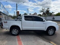 TOYOTA HILUX CD SRV D4-D 4X4 3.0 TDI DIESEL AUT 2010/2010 LS MULTIMARCAS VENÂNCIO AIRES / Carros no Vale