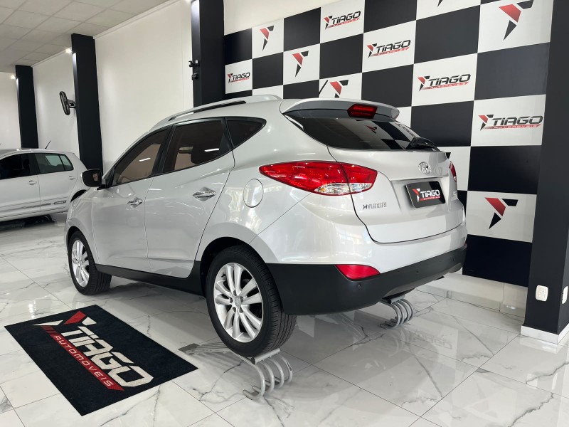 HYUNDAI IX35 2.0 GLS 2011/2011 TIAGO AUTOMÓVEIS VENÂNCIO AIRES / Carros no Vale