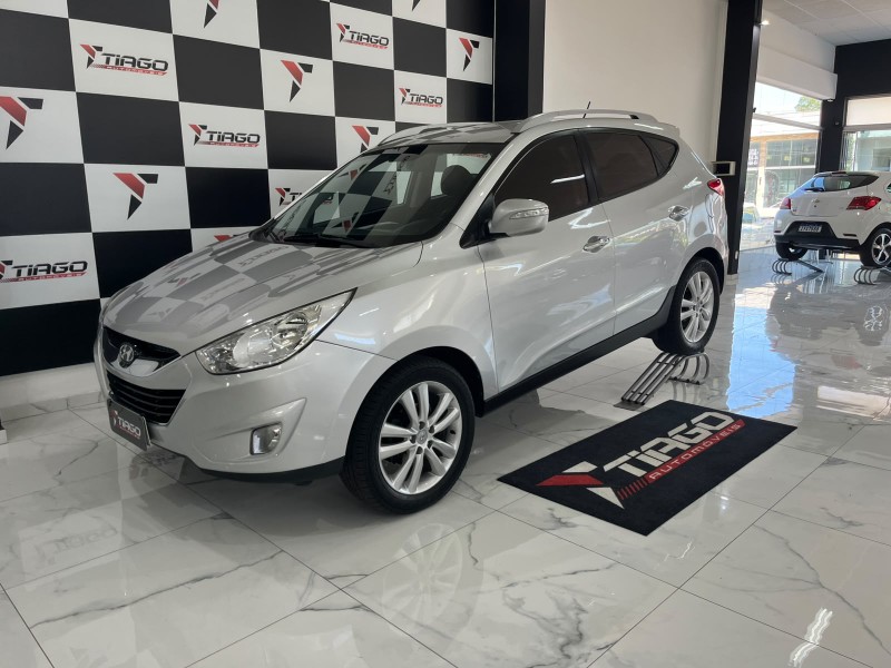 HYUNDAI IX35 2.0 GLS 2011/2011 TIAGO AUTOMÓVEIS VENÂNCIO AIRES / Carros no Vale