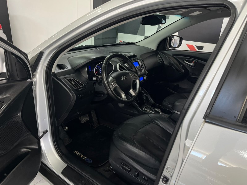 HYUNDAI IX35 2.0 GLS 2011/2011 TIAGO AUTOMÓVEIS VENÂNCIO AIRES / Carros no Vale