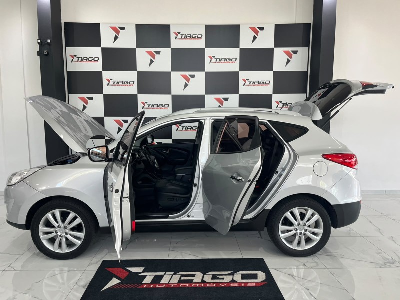 HYUNDAI IX35 2.0 GLS 2011/2011 TIAGO AUTOMÓVEIS VENÂNCIO AIRES / Carros no Vale