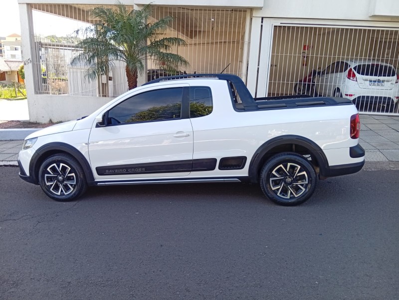 VOLKSWAGEN SAVEIRO 1.6 CE CROSS 2012/2013 ALTERNATIVA VEÍCULOS LAJEADO / Carros no Vale