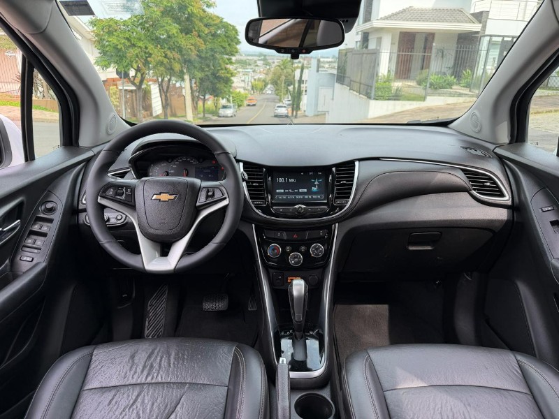 CHEVROLET TRACKER PREMIER 1.4 TURBO 16V FLEX AUT 2018/2018 LS MULTIMARCAS VENÂNCIO AIRES / Carros no Vale CHEVROLET TRACKER PREMIER 1.4 TURBO 16V FLEX AUT 2018/2018 LS MULTIMARCAS VENÂNCIO AIRES / Carros no Vale