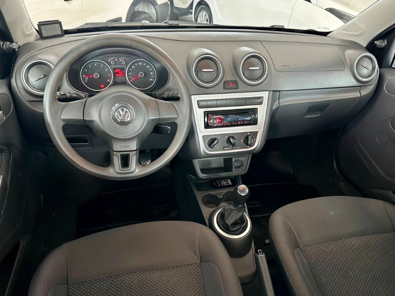VOLKSWAGEN VOYAGE 1.6 MSI 8V 2014/2015 SÉTIMA VEÍCULOS GUAPORÉ / Carros no Vale VOLKSWAGEN VOYAGE 1.6 MSI 8V 2014/2015 SÉTIMA VEÍCULOS GUAPORÉ / Carros no Vale
