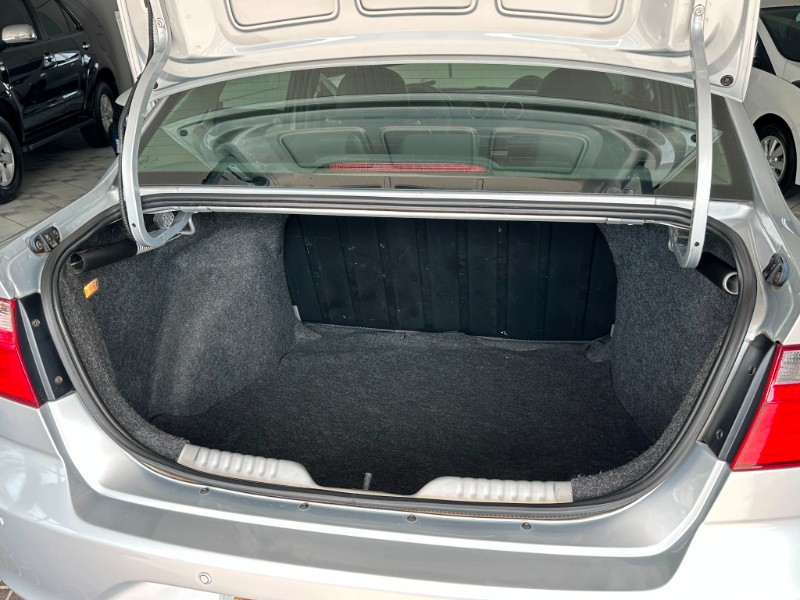 VOLKSWAGEN VOYAGE 1.6 MSI 8V 2014/2015 SÉTIMA VEÍCULOS GUAPORÉ / Carros no Vale VOLKSWAGEN VOYAGE 1.6 MSI 8V 2014/2015 SÉTIMA VEÍCULOS GUAPORÉ / Carros no Vale
