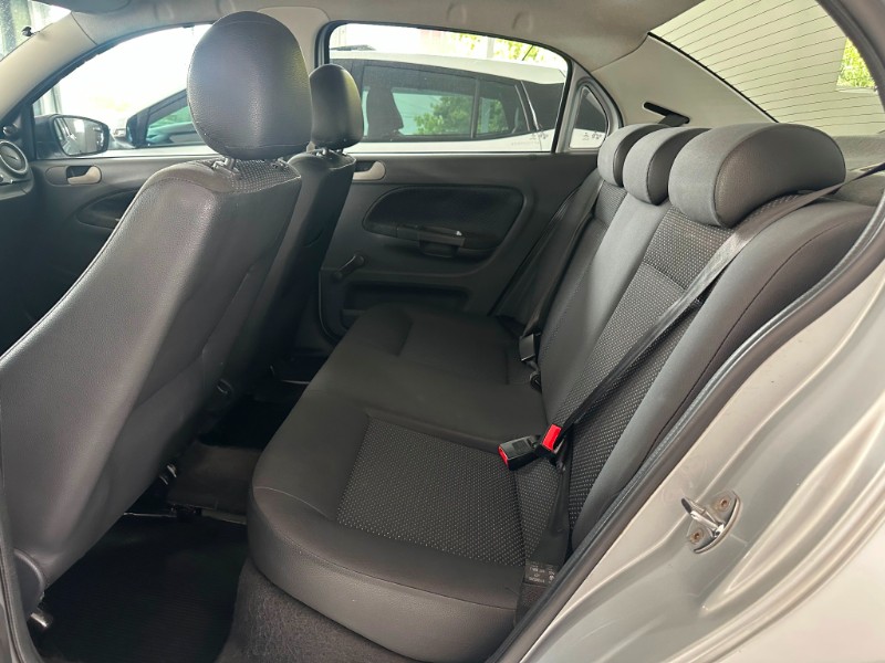 VOLKSWAGEN VOYAGE 1.6 MSI 8V 2014/2015 SÉTIMA VEÍCULOS GUAPORÉ / Carros no Vale VOLKSWAGEN VOYAGE 1.6 MSI 8V 2014/2015 SÉTIMA VEÍCULOS GUAPORÉ / Carros no Vale