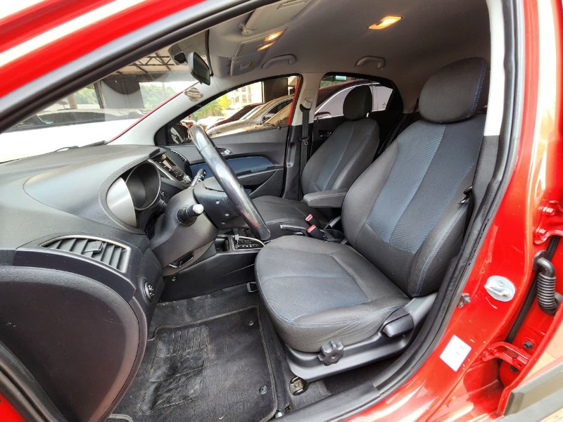 HYUNDAI HB20X STYLE 1.6 AT 2014/2015 TS VEÍCULOS ANTA GORDA / Carros no Vale HYUNDAI HB20X STYLE 1.6 AT 2014/2015 TS VEÍCULOS ANTA GORDA / Carros no Vale